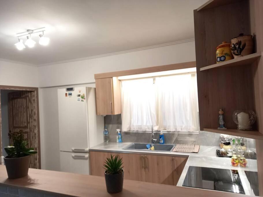 Άνετο Κεντρικό Διαμέρισμα Με 2 Υπνοδωμάτια Tripoli Exteriör bild